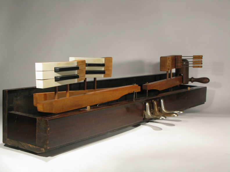 2010.02_piano_waves.JPG